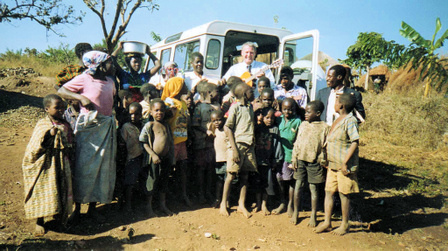 2010 SHARON VISITED THE VILLAGE CHILDEN IN MALAWI