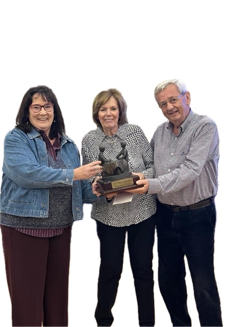 Memorial Trophy Winners 2026 Mary & Eoin Hodgkinson with President Yvonne Sheerin