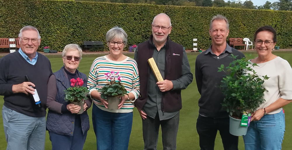 Joan & Richard tie with Jan & Steve for the TABIC TROPHY